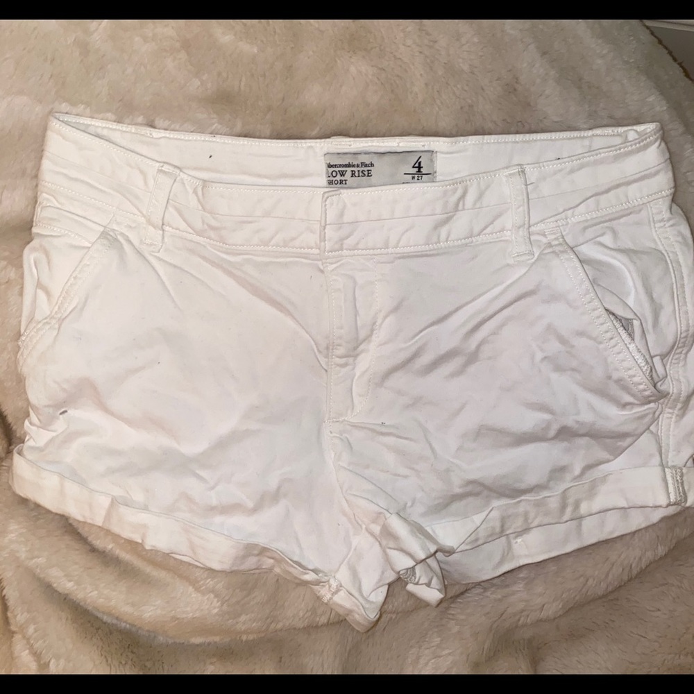 ABERCROMBIE WHITE SHORTS